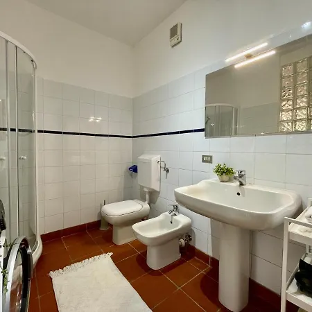 2 Semi-indipendente / Free Parking Villa Loano