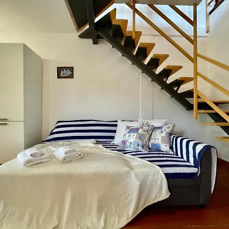 2 Semi-indipendente / Free Parking Villa Loano