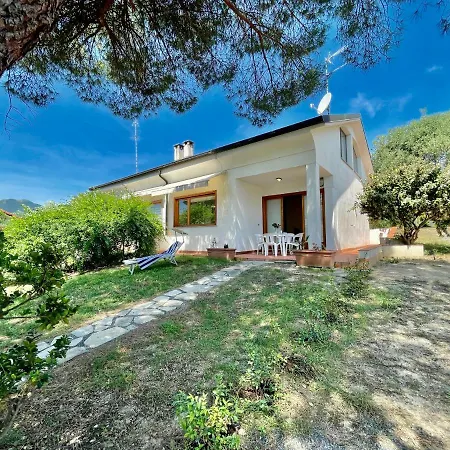 2 Semi-indipendente / Free Parking Villa Loano